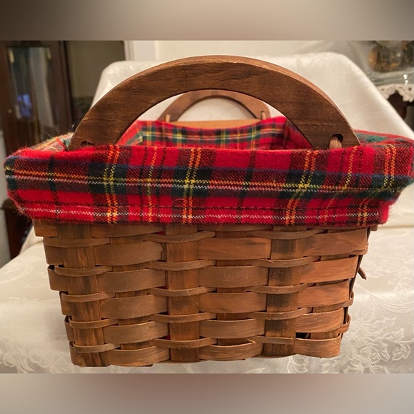 WOODEN BASKET WITH RED FLANNEL PLAID INSERT - Picture 3 of 8